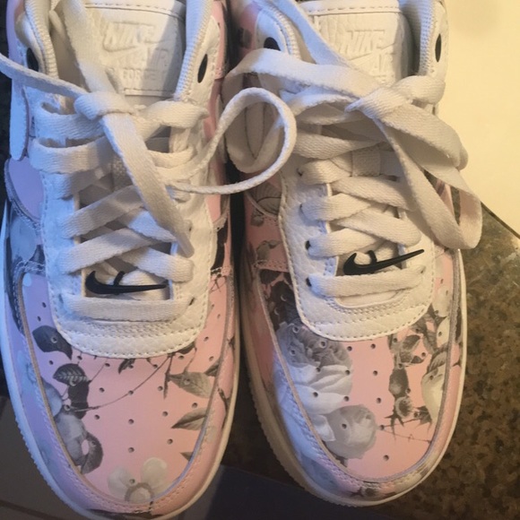 Air Force 1’s pink floral rose - Picture 2 of 4